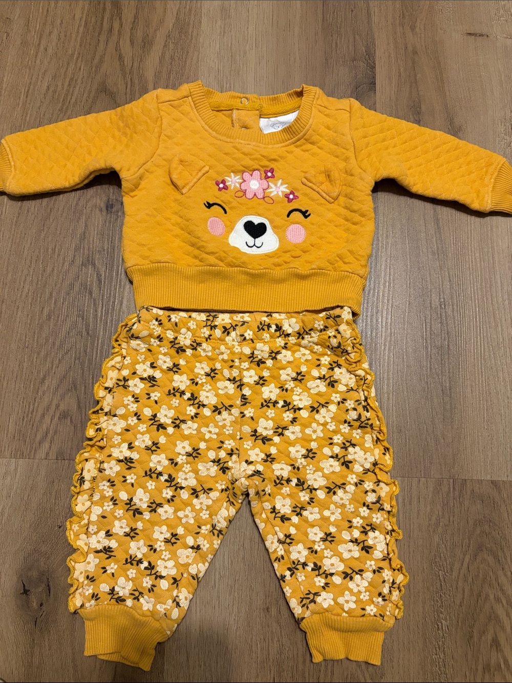 Floral Bear Quilted Girls 2 Piece Set Embroidered Bear Face  Size 0-3 Months